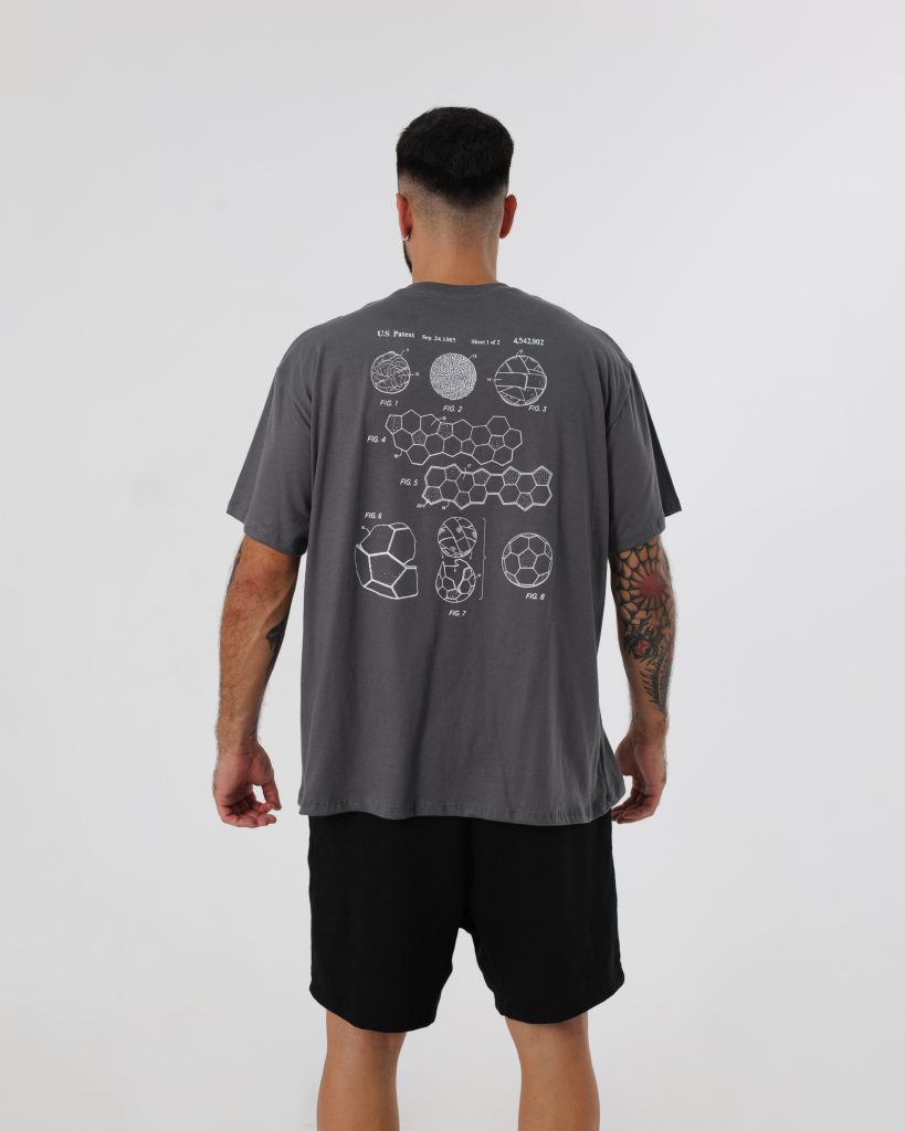 DISCIPLINE. Remera Regularfit BALON