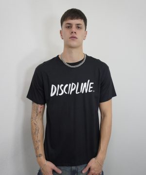 DISCIPLINE. Remera Regularfit DISCIPLINE.
