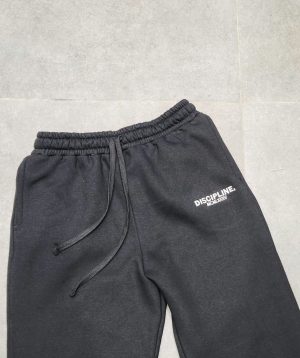 DISCIPLINE. Jogger Chupin
