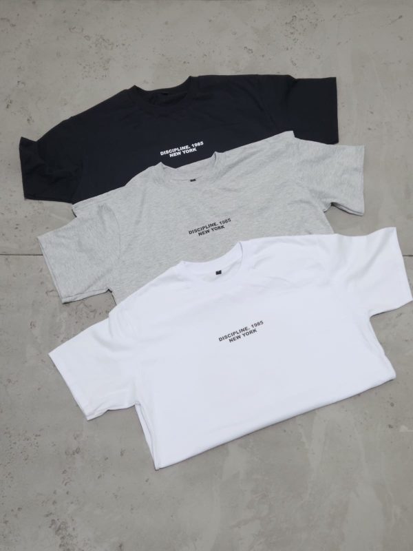 Discipline. Remera Regularfit MNY