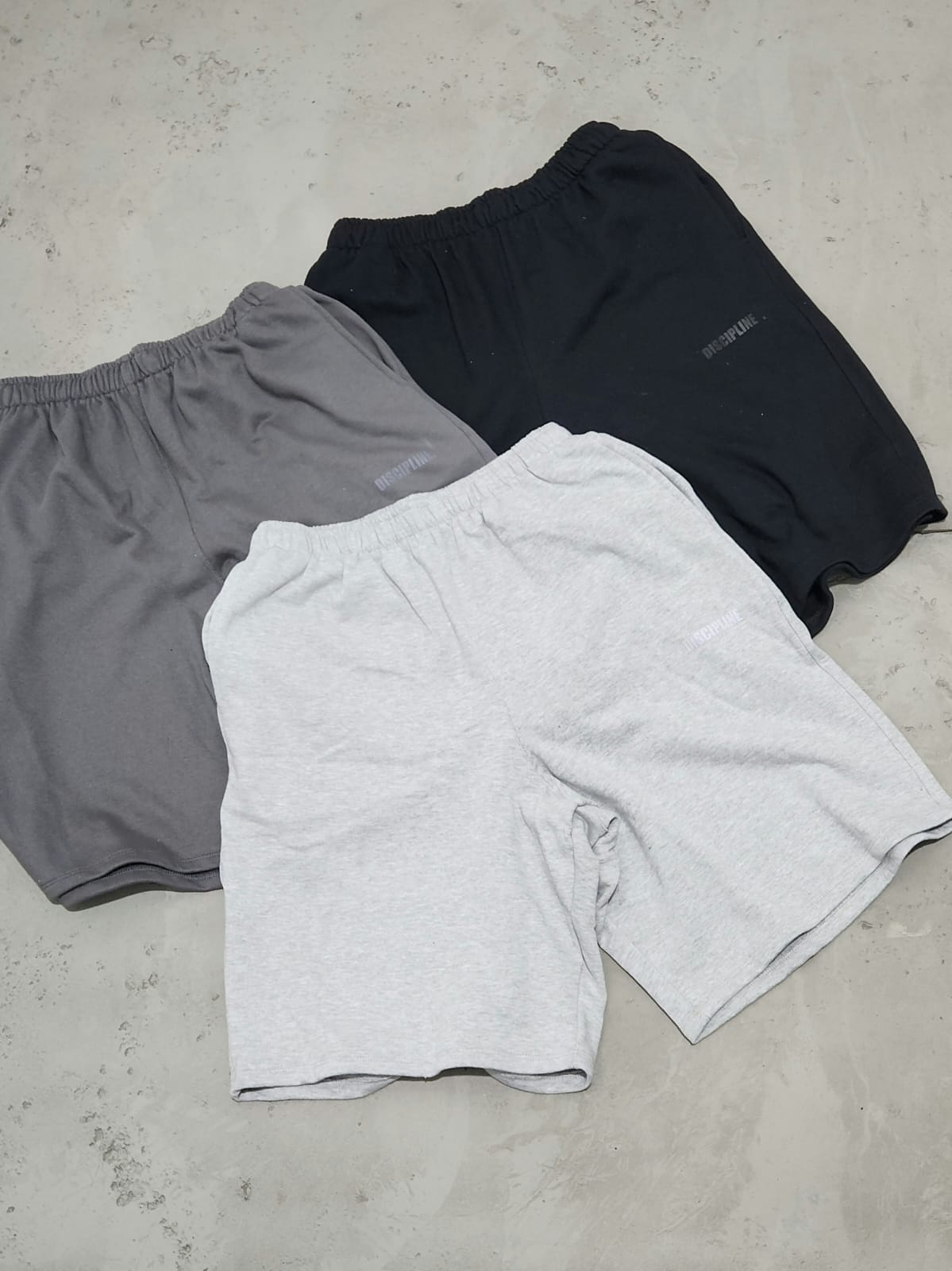 DISCIPLINE. Bermuda Oversize Rustico - Imagen 2