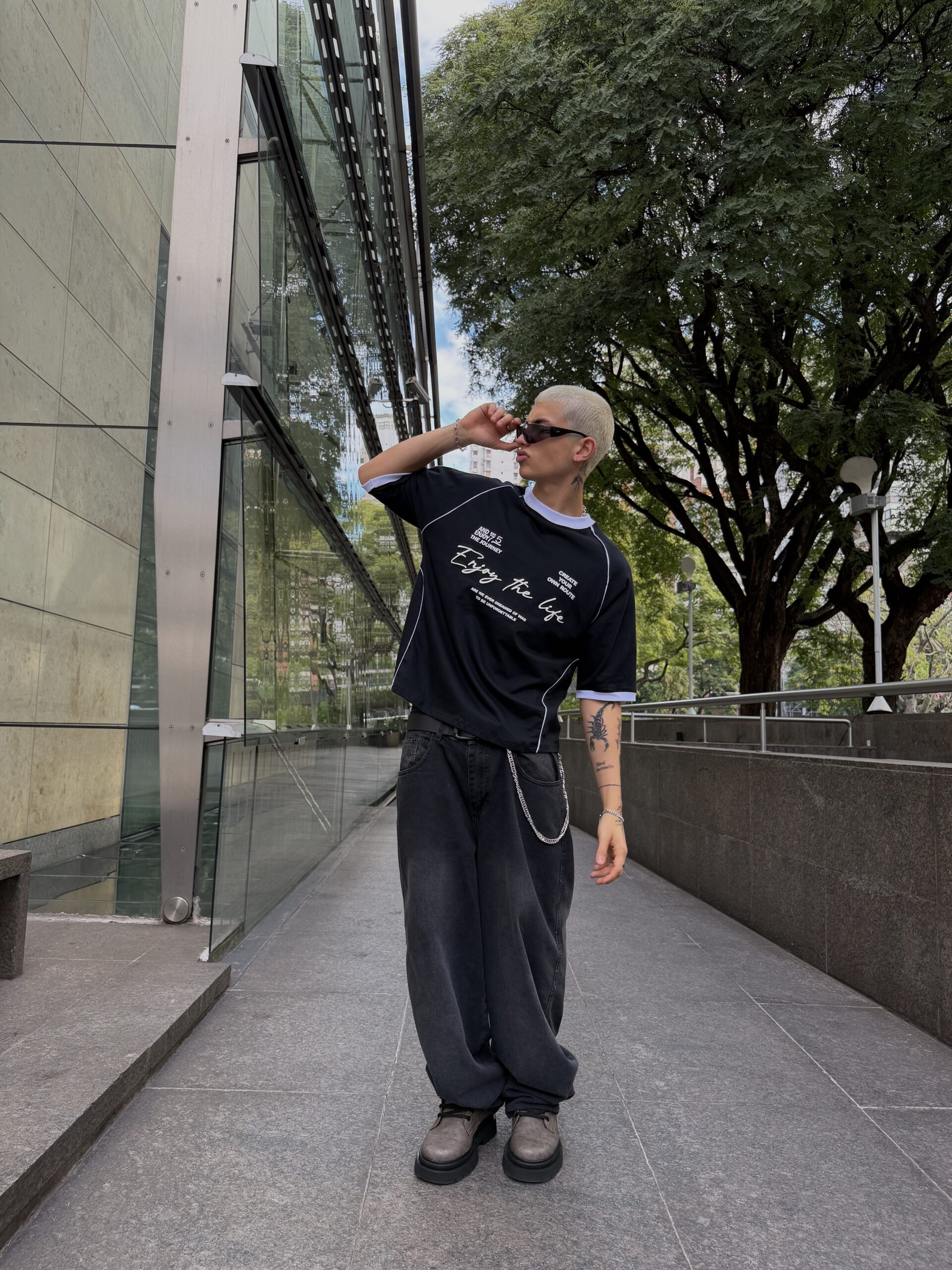 Discipline. Remera Boxy Vivo Enjoy the life - Imagen 4