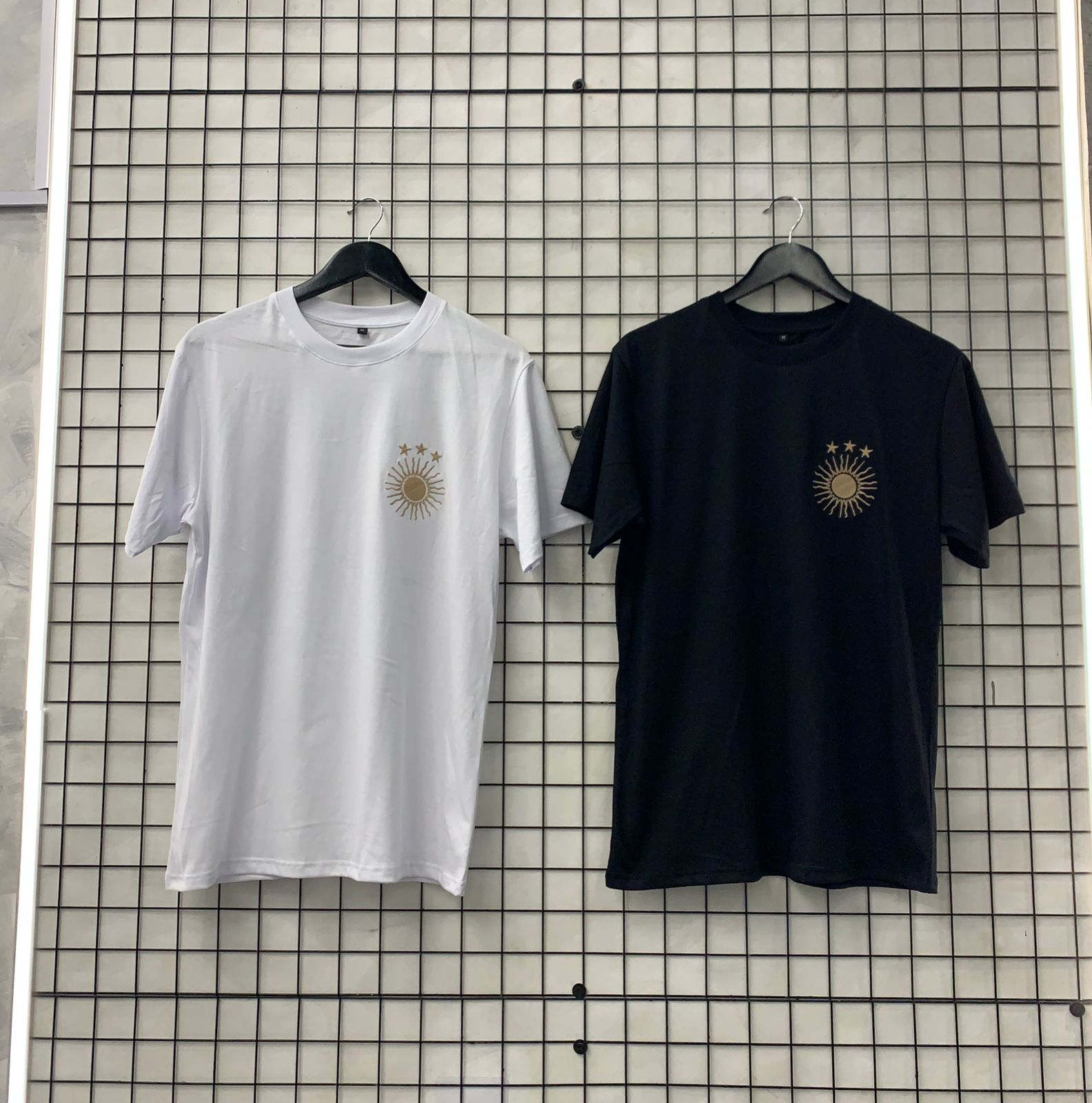 Discipline. Remera Regularfit Carta de la Copa - Imagen 2