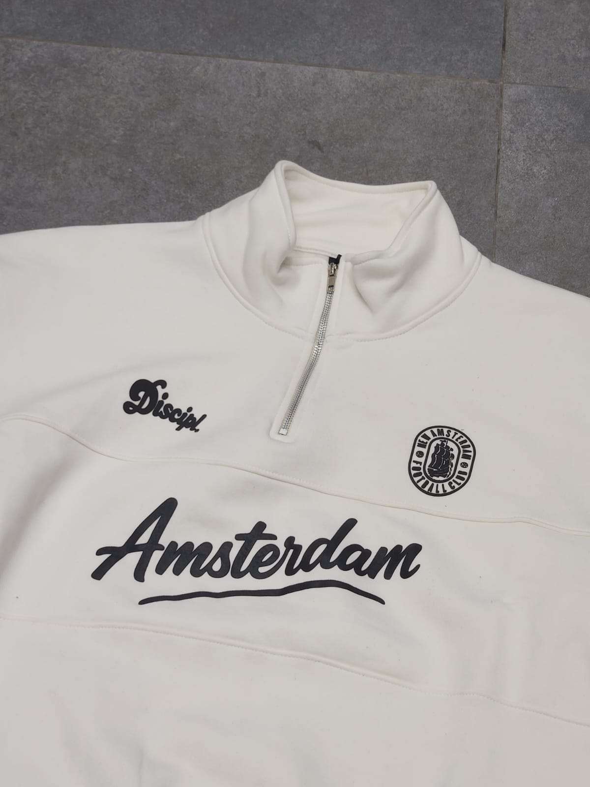 Discipline. Buzo Boxy Frisado Cierre Amsterdam - Imagen 4